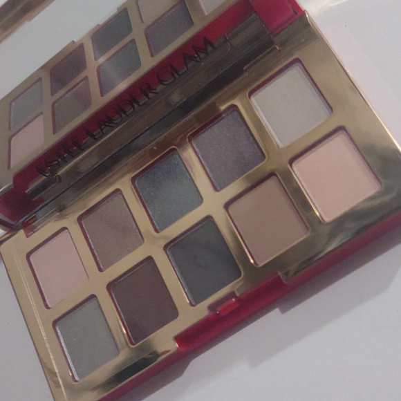 Estée Lauder Eyeshadow bundle of Palettes, 5 brushes, 2 lipsticks & nail polish - Picture 13 of 16